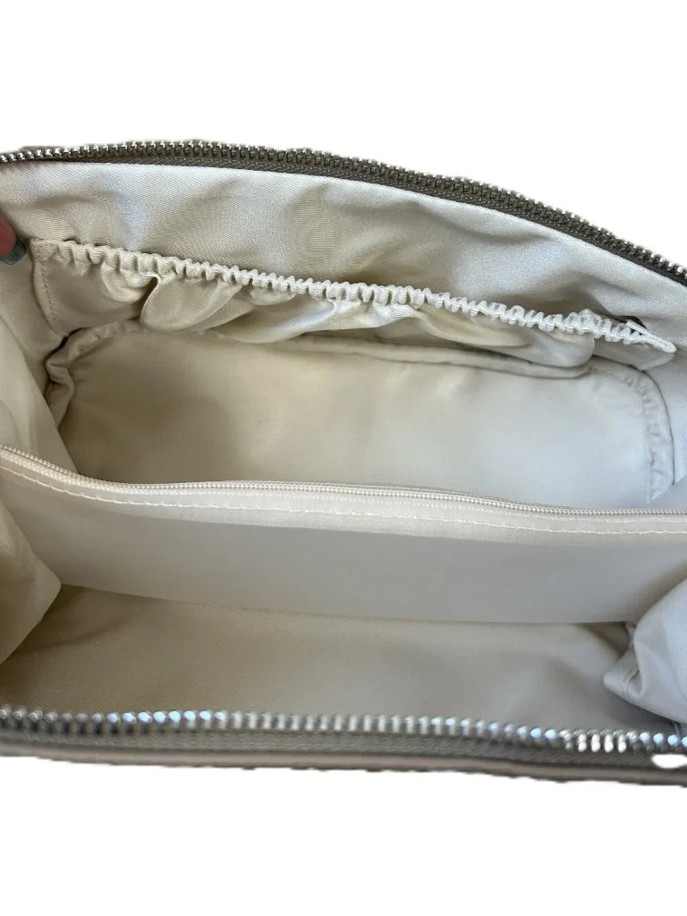 Eachy Travel Cosmetic Bag Tan NWOT